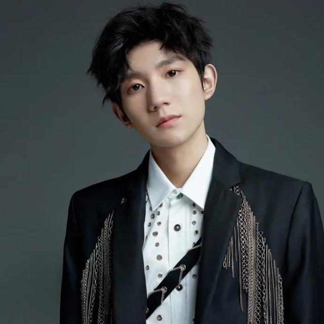 曝王菲答应婚事:父母不同意我跟我男朋友在一起，男朋友提议让我先怀孕可行吗？