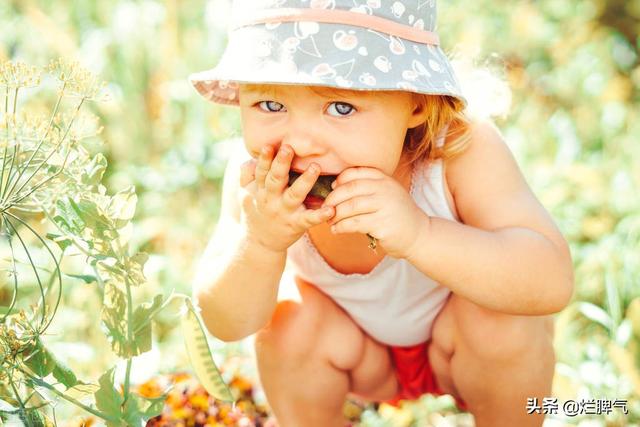 三岁宝宝蛔虫病症状:孩子三岁半，最近总是啃手指头，婆婆说是肚里有虫了，有可能吗？