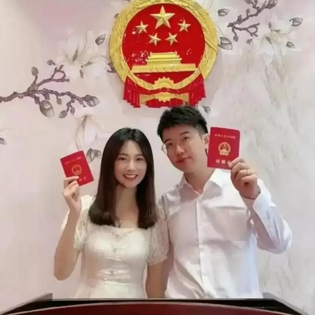 网红车模苏宁官宣结婚你想到了什么你有什么想说的保时捷媳妇当车模