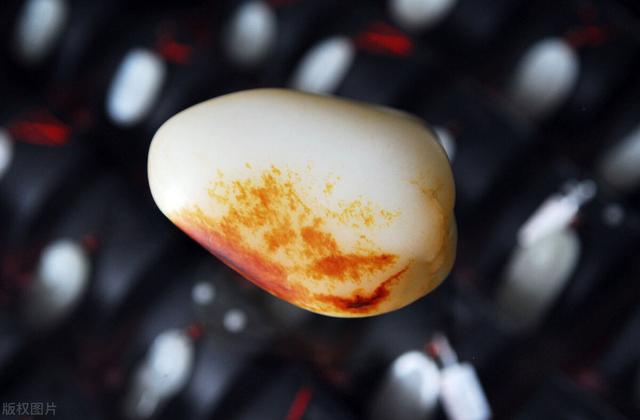 淘宝上卖的和田玉是真的吗,网上卖的30元50元和田玉是真的吗？