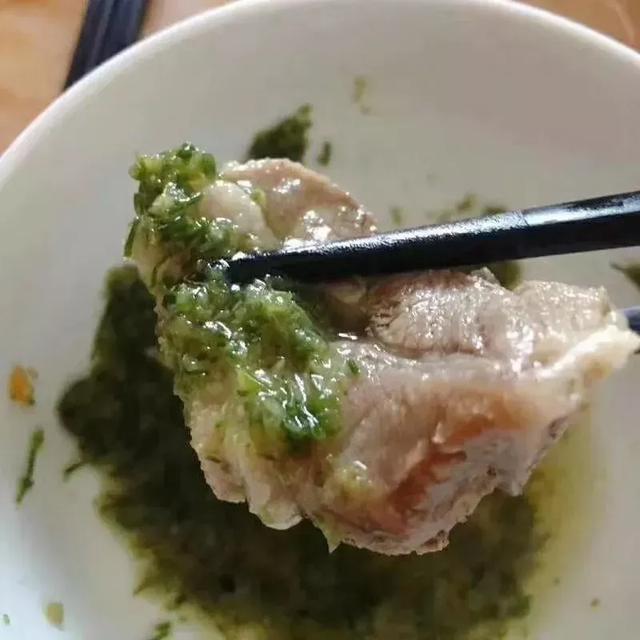 为啥羊肉蘸韭菜花好吃?