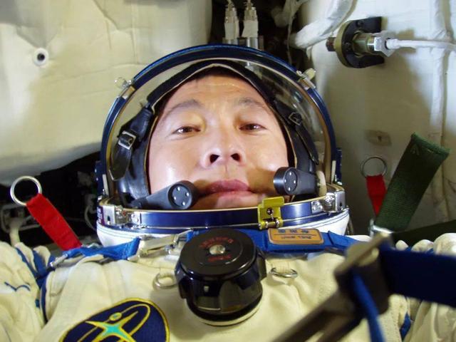 哥伦比亚号失事:宇航员去太空回来后身体通常会发生什么变化？