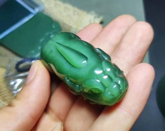 碧玉手镯价格多少,碧玉猫眼手镯，现在是什么价位呢？