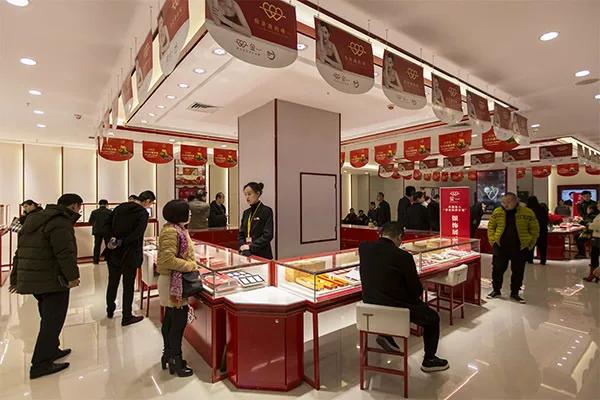 北京钻石小鸟实体店怎么样:为什么街边的珠宝黄金店几乎没有什么生意，却不会倒闭？