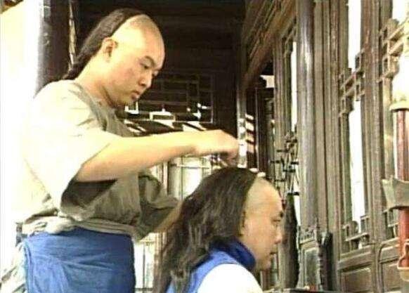 古代人怎么剪指甲视频在线播放:清朝皇帝怎么剃发，他不怕理发师趁机行刺么？