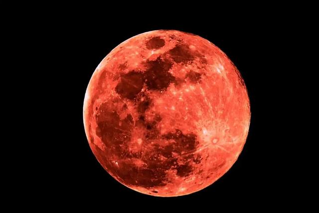 2021年的天文奇观，罕见的～“超级血月”～降临到底预示着什么
