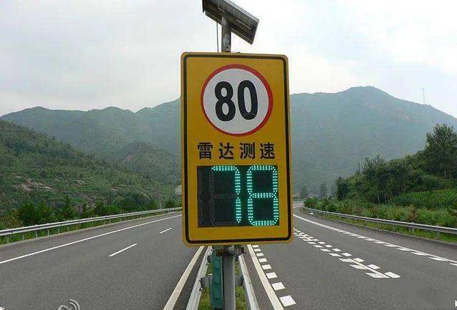 在高速路上看到很多司機都是隻開到90-100碼，為什麼？