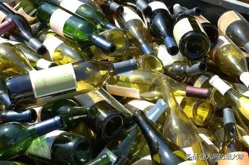 废旧塑料瓶回收，为什么现在很多人回收空酒瓶子，空酒瓶子回收后可以做什么用？
