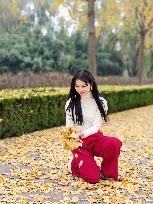 雪梨朱宸慧:小城市有那么多美女开着豪车都是她们自己赚钱买的吗