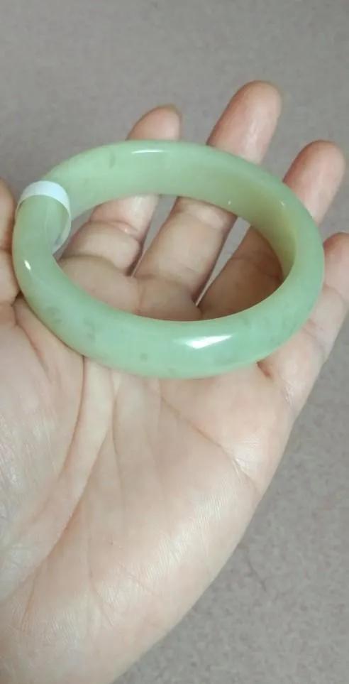 透明的玉是什么品种,和田玉上的透明小颗粒是什么？