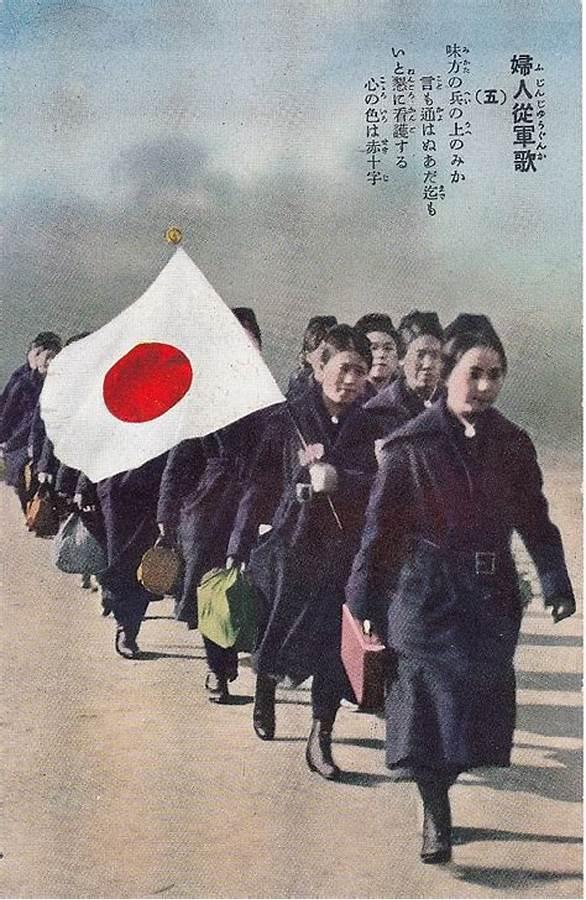 抗日女兵:抗日战争时期，日本女兵为什么只穿裙子不穿裤子？