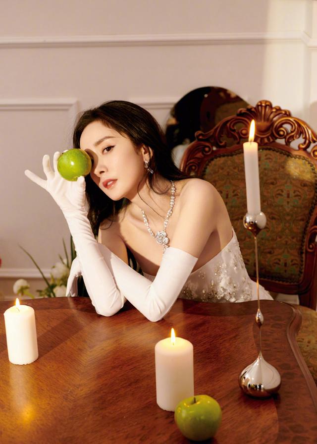 杨幂“新恋情”被骂上热搜,离过婚的女人就不配拥有爱情么？
