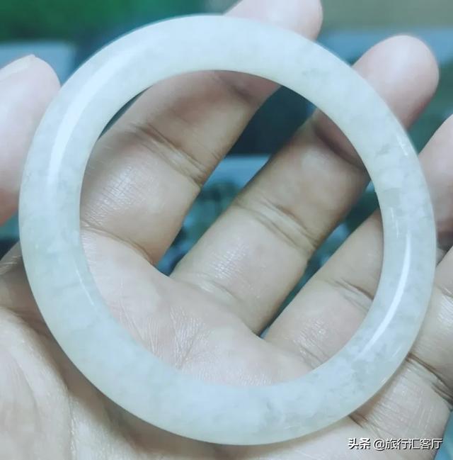 6万左右翡翠手镯图片,紫罗兰手镯现在大概是什么价格？