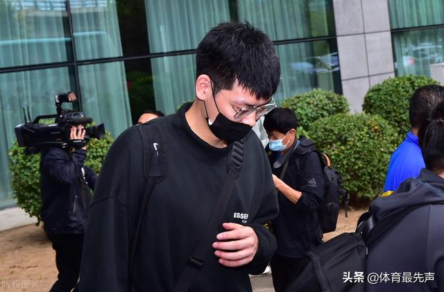 赛季第一次！朱荣振未进辽篮12人名单,杨鸣雪藏山东大汉为哪般？