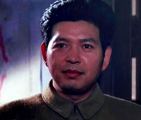 参谋长主要是部署完成司令的军事决策，叫参谋长是不是名不副实？:参谋长是几号首长 第3张