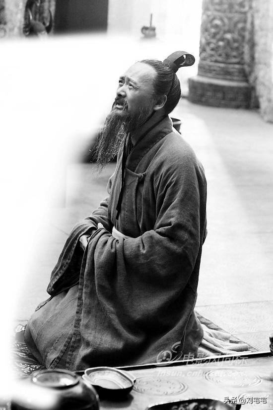 《论语》译注中，杨伯峻、钱穆、李泽厚、辜鸿铭还是南怀瑾哪个好？