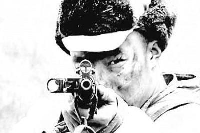 亮劍中政委趙剛150米連開三槍擊斃三名日軍機槍手。很困難嗎？