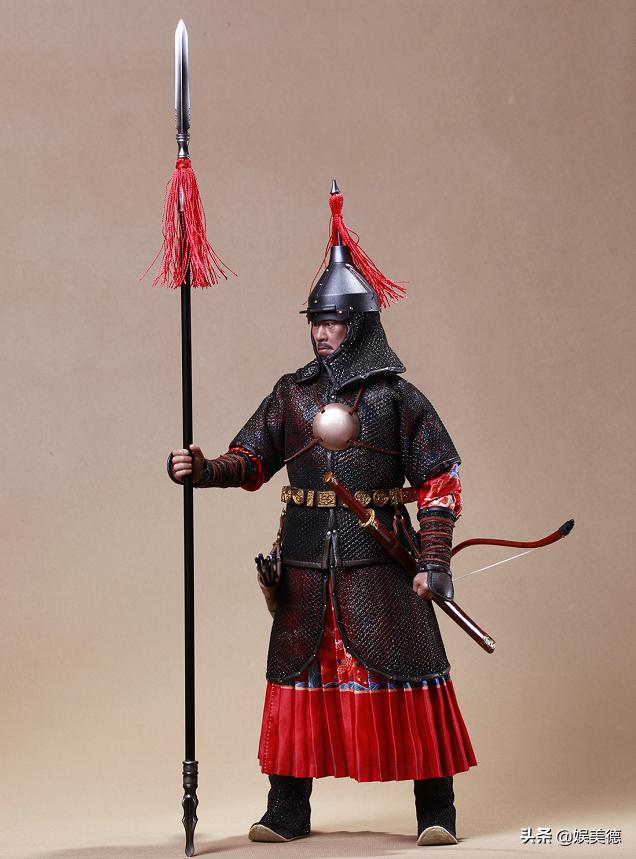 和国力强弱,作战方式有关,比如上图明甲的裙甲部分看起来就很宽大很长