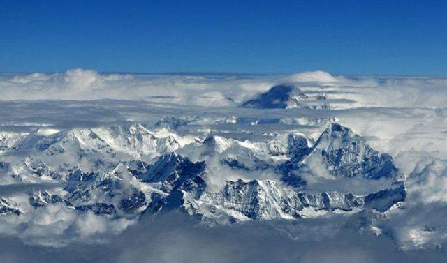 能飞9000000米的纸飞机，直升机能飞到12450米，为什么很难飞上8848米高的珠峰