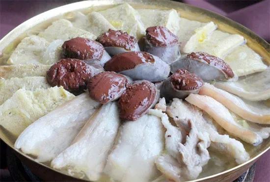 哈尔滨的杀猪菜是怎么做的，你吃过黑龙江农村的杀猪菜吗