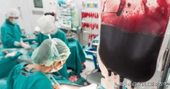 我爸胸腔积液做穿刺手术时刺破了动脉血管,医生让我去交钱买血合理吗？