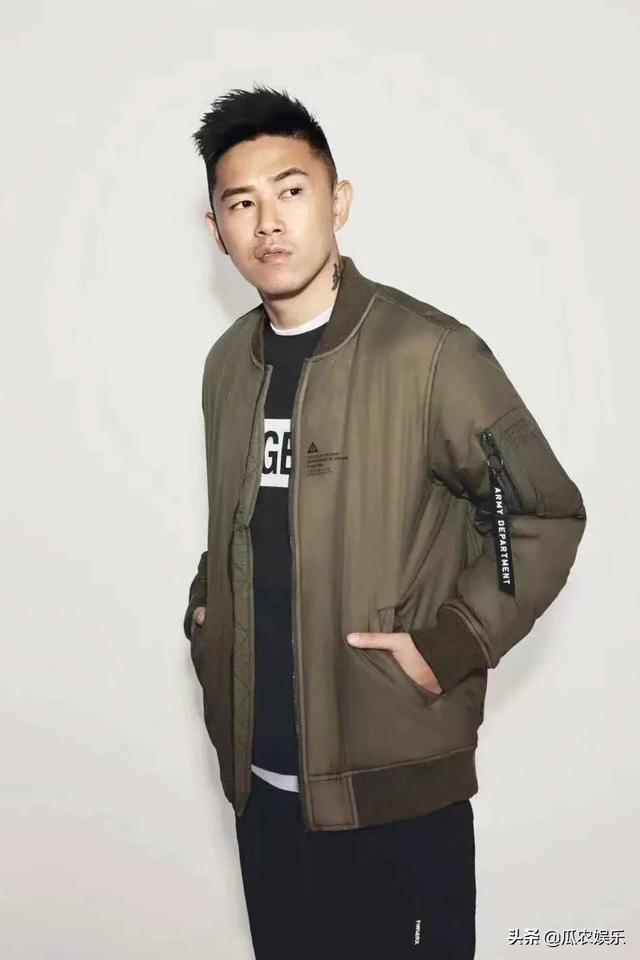 杨钰莹年龄和个人资料:甜歌皇后杨钰莹为何沦落到农村去演出，一场多少钱？