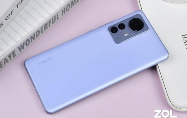 888达人娱乐备用网:现在一个三口之家，一个月至少收入多少才算够用？