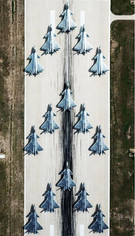 无翼鸟军事邪恶漫画:俄罗斯的军事实力还能保持世界第二多长时间？你有何见解？