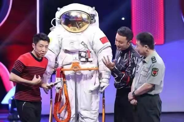 神舟十二号飞船里是哪些人:神舟十二号飞船上的成员吃饭与我们一样吗？ 神舟十二号载人飞船有几个人