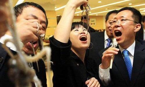 油炸毒蜘蛛:油炸毒蜘蛛可以吃吗 家里有蜘蛛怎么办，如何消灭？