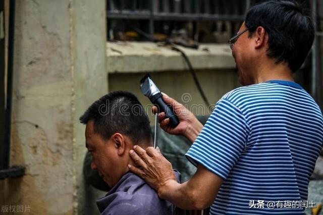 小狗被染成皮卡丘好可爱:粉丝画出五个属性的皮卡丘，伊布看到后，哭昏在厕所，你怎么看？
