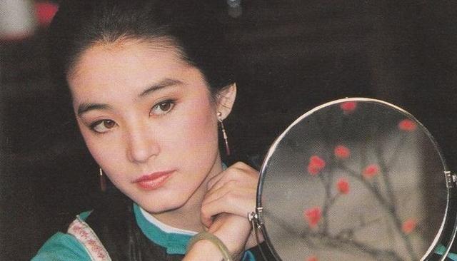 李哈妮:最近剧荒有没有什么好看的电视剧啊？（不限类型）救救孩子吧？