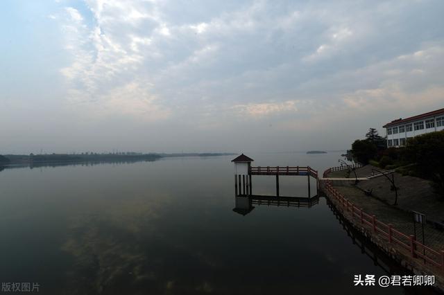 在你快要饿死时,家人都把你当成得了绝症的包袱丢弃,当你靠自己爬起来了,你还会不计前嫌去搭理他们吗？