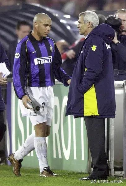 罗纳尔多为什么在巴萨只踢了一年就转回国米了呢？插图37