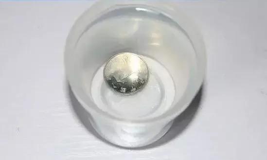 出远门时，为什么要给冰箱里放一枚硬币？插图72