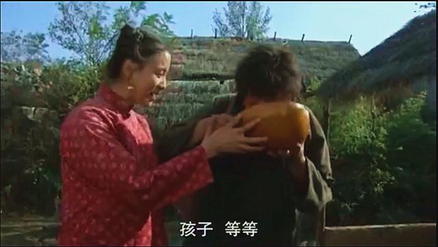 老人忠告“深山寻水喝,喝之前一定要往水里撒点杂草”这是何意？