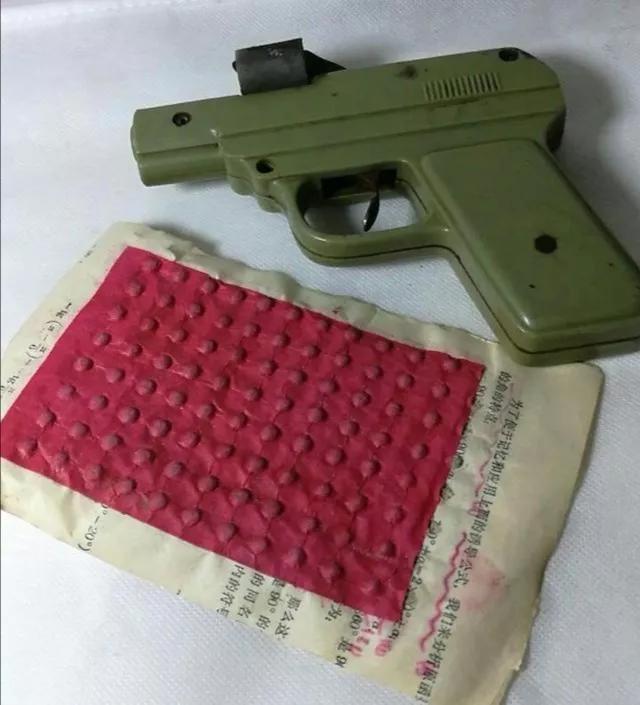 你们还记得小时候玩"摔炮"的时候吗?-惠修网