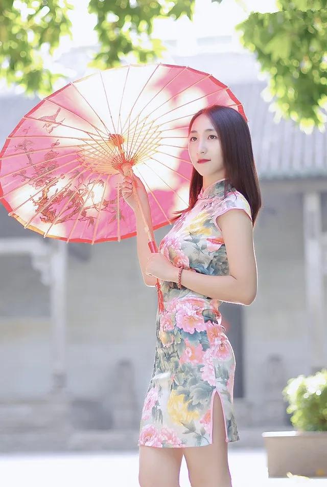 <b>如何利用油纸伞拍摄旗袍美女</b>