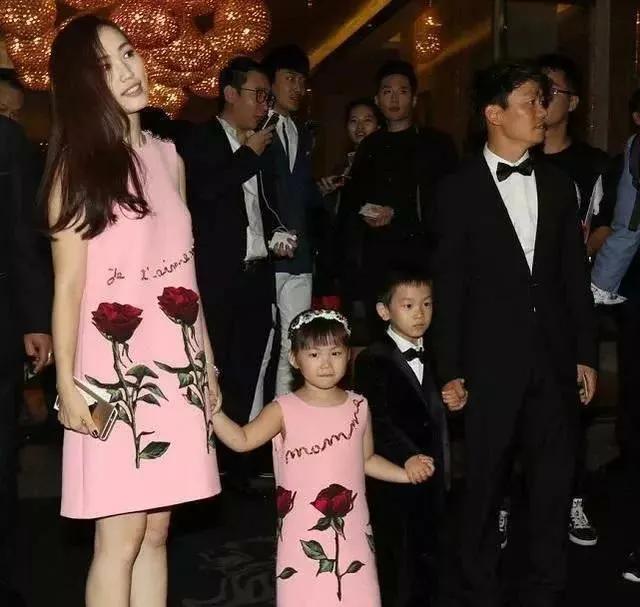 王宝强净身出户:同是离婚，为什么陈亚楠落得净身出户，而马蓉却分得亿万身家呢？