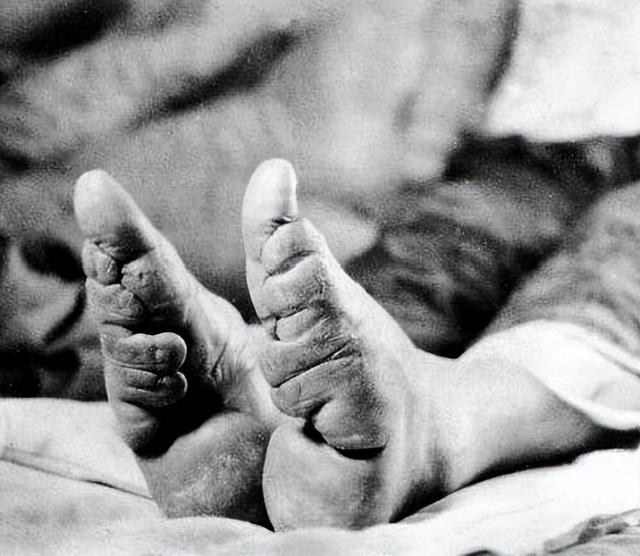 Why did ancient Chinese women bind their feet?Does Wu Zetian need to