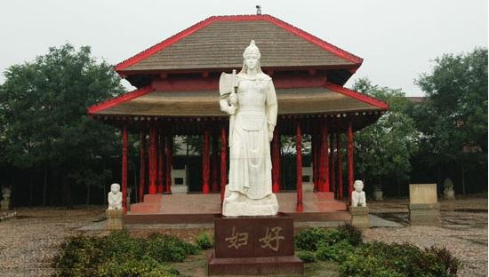 请教一下,许多人说妇好墓出土了很多白人骨骼,是不是真的？