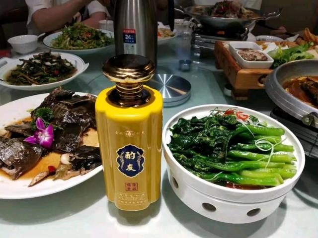 梦见很多亲戚和熟人在吃酒席,农村宴席，为什么男人和女人不同席？