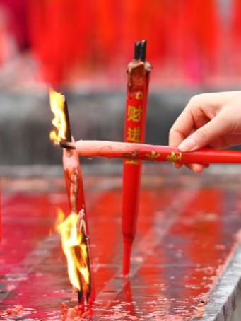 烧香时，为什么要点三根香？有什么讲究吗？