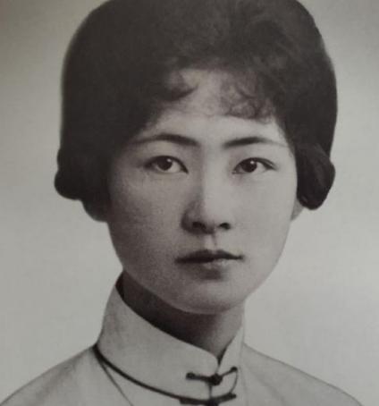 福建近现代出过哪些女性名人,她们因什么而出名？