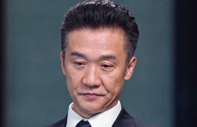 电视剧《突围》中迹象表明可能是“大老虎”的有哪些人？为什么？
