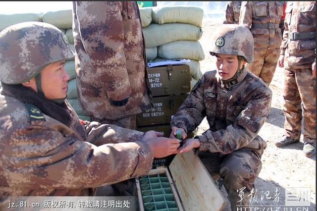 中国已经有最先进的手榴弹，为什么部队还在用木柄手榴弹？插图24