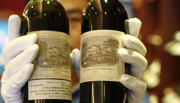 82年拉菲红酒多少钱，82年的拉菲卖了这么多年赚了多少钱