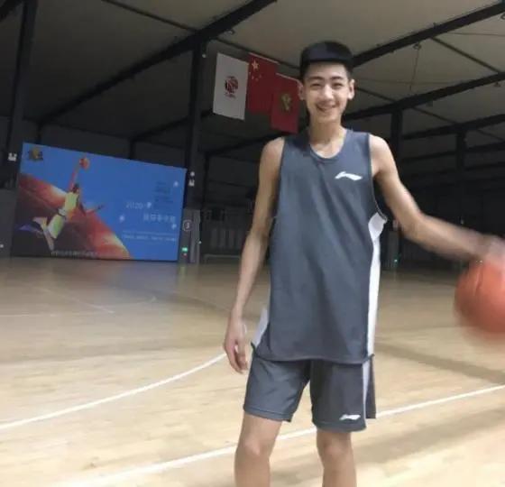 王芳现在的老公是谁:辽宁男篮青训一直留不住人才，王芳和李洪庆会怎么做
