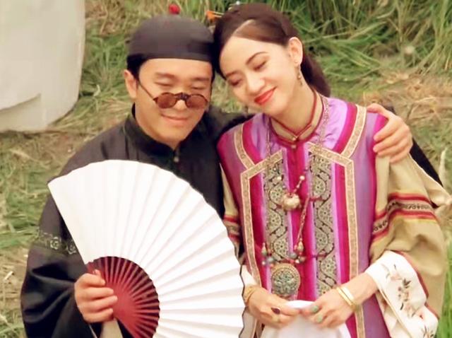 星爷电影《审死官》结局，一家人相聚在墓地，是全家都被杀了吗？插图15