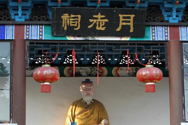 电视剧里钻裤裆:韩信能在乡村恶汉前受胯下之辱，为何不能在皇帝刘邦前伏低做小？